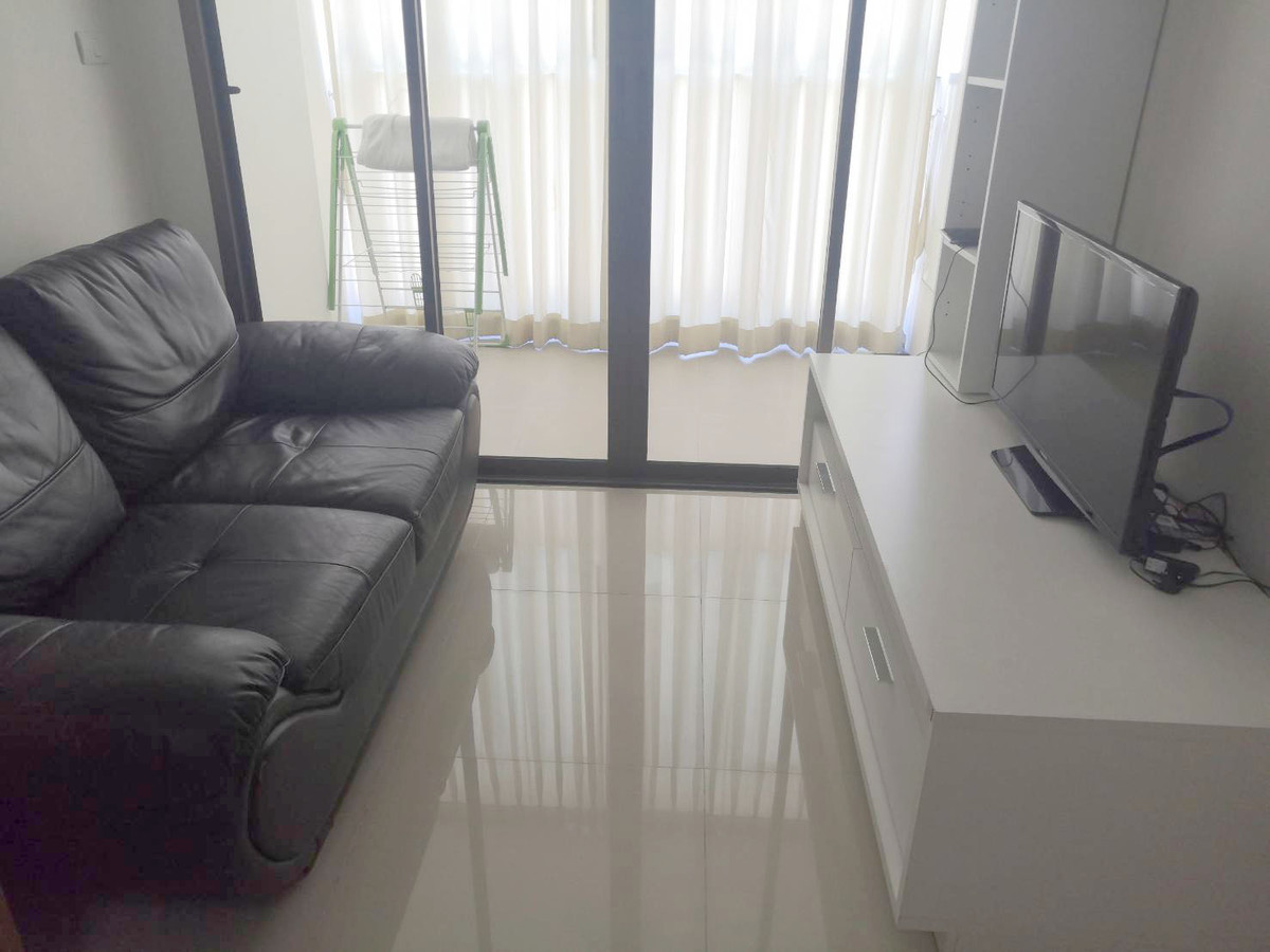 For RentCondoOnnut, Udomsuk : Ideo Mix 103, corner room, fully furnished, ready to move in, price 15000 baht, negotiable price.