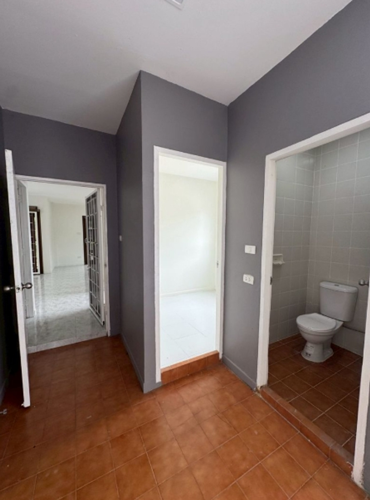 For SaleHouseNawamin, Ramindra : 2-story detached house for sale, Panya Lake Home Village, size 91 sq m., corner house, Main Road, Minburi, Nimitmai Road 28, opposite the park.