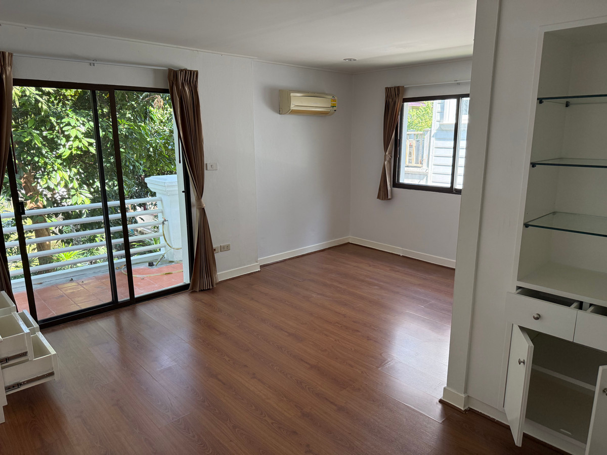 ให้เช่าบ้านนวมินทร์ รามอินทรา : ให้เช่า ที่ดิน200ตรว 3นอน3น้ำ พทใช้สอย600ตรม บ้านเดี่ยว 3 ชั้น  หมู่บ้านนวธานี เสรีไทย 59