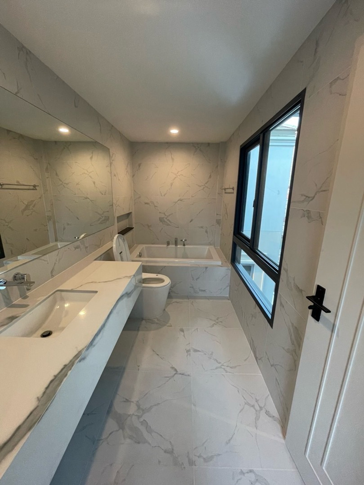 For RentTownhomeKasetsart, Ratchayothin : Single house for rent Baan Klang Muang Classe Ratchayothin (ClasseRatchayothin), new house, never lived in.