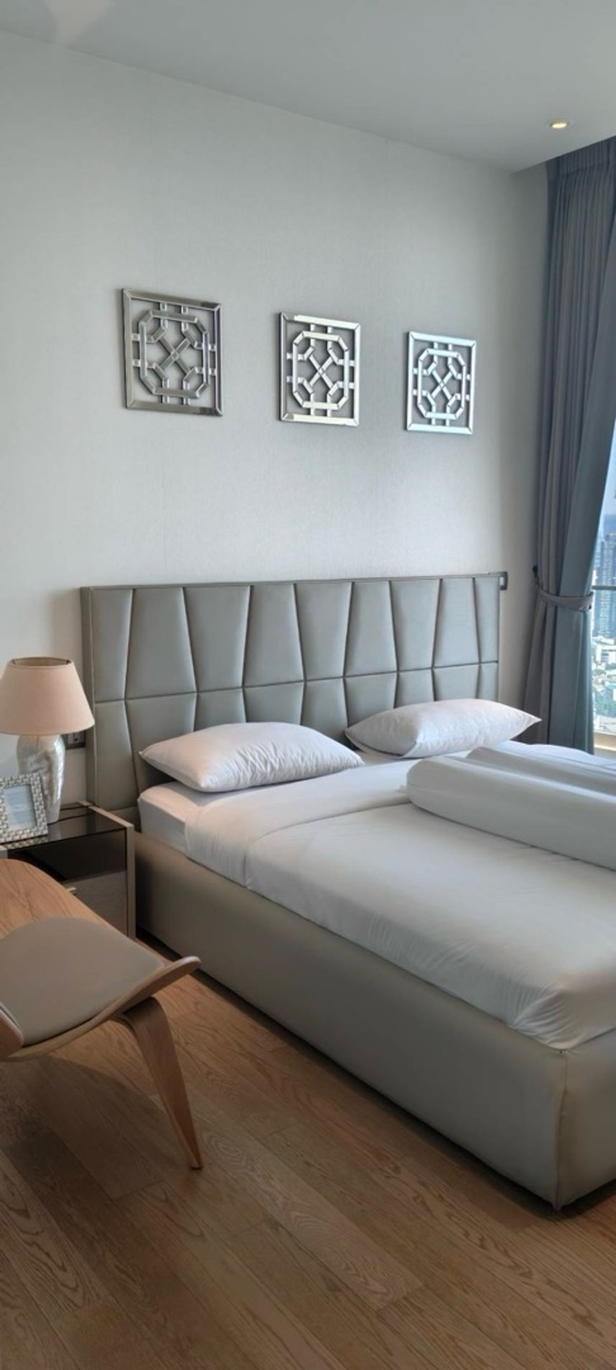 For RentCondoWongwianyai, Charoennakor : Luxury condo for rent, river view, Magnolias Waterfront Residences, floors 40-50, panoramic river view, size 95 sq m, 2 bedrooms, 2 bathrooms, price 135,000 baht.