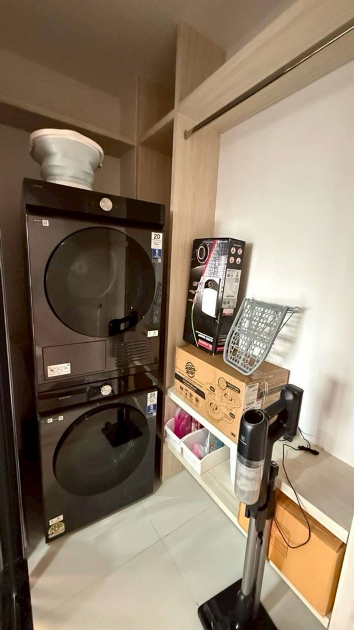 ให้เช่าคอนโดลาดพร้าว เซ็นทรัลลาดพร้าว : ✅ LVY121 ✅ Line : @p2nproperty