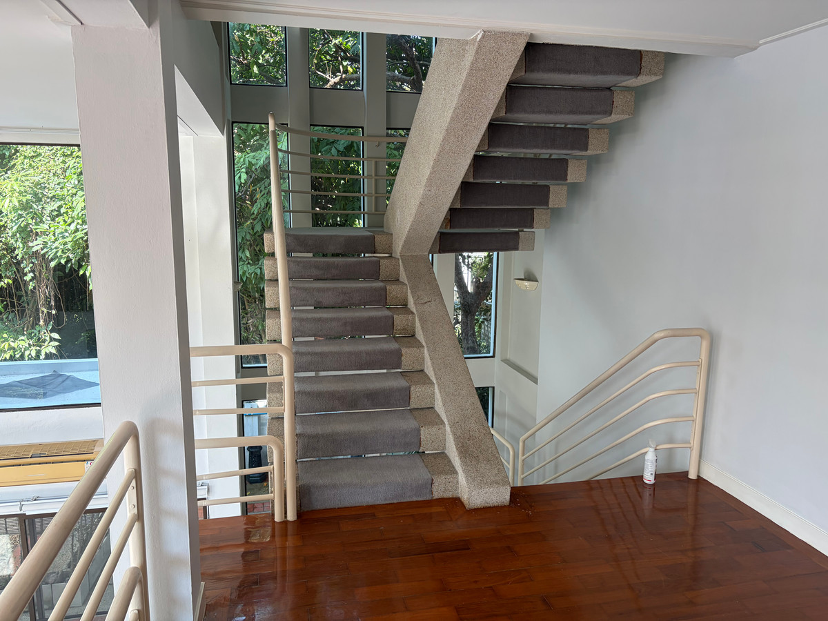 ให้เช่าบ้านนวมินทร์ รามอินทรา : ให้เช่า ที่ดิน200ตรว 3นอน3น้ำ พทใช้สอย600ตรม บ้านเดี่ยว 3 ชั้น  หมู่บ้านนวธานี เสรีไทย 59