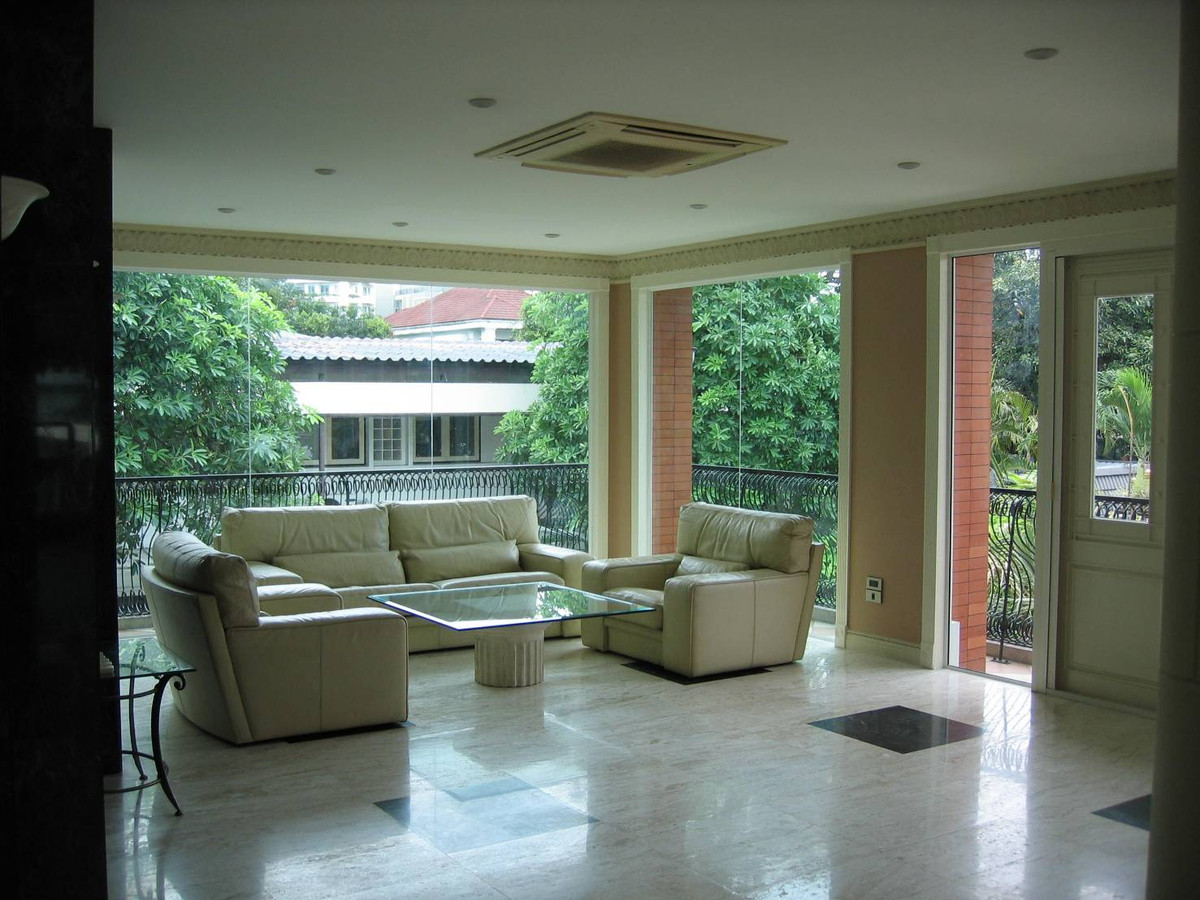 For RentHouseSukhumvit, Asoke, Thonglor : Single House With Pool For Rent Location Ekamai 180Sq.Wah 3Beds+Plus1 Beds 3Baths