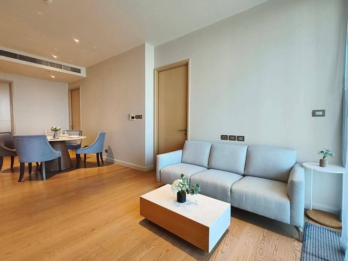 For RentCondoWongwianyai, Charoennakor : Luxury condo for rent, river view, Magnolias Waterfront Residences, 5th-10th floor, river view, size 102 sq m, 2 bedrooms, 2 bathrooms, price 120,000 baht.