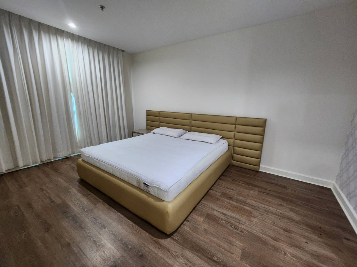 For RentCondoThaphra, Talat Phlu, Wutthakat : For rent, The Room Sathorn Taksin, next to BTS Pho Nimit, 100 meters + 2 bedrooms, 2 bathrooms, +75 sq m, pool view, with furniture + washing machine, only 25,000 baht.