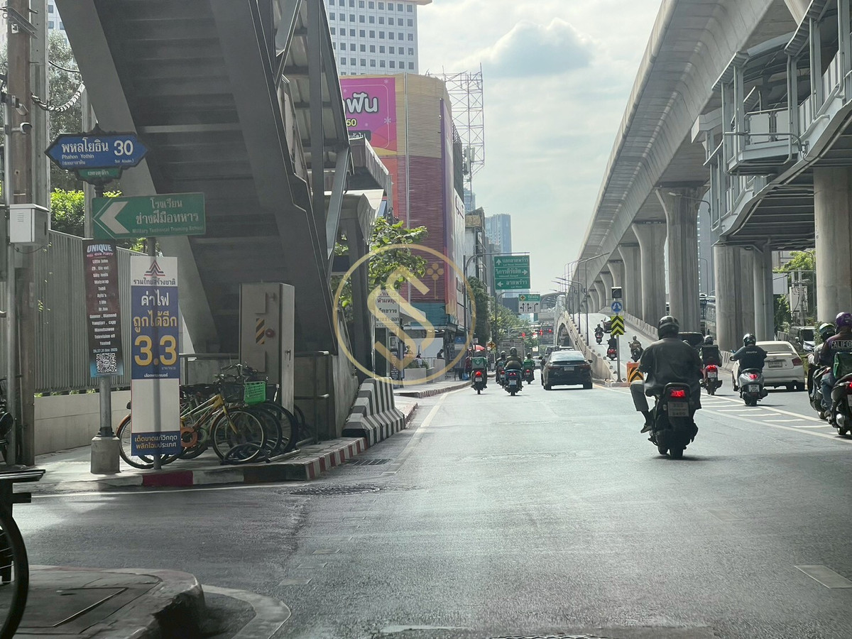 ให้เช่าที่ดินสะพานควาย จตุจักร : ให้เช่าที่ดินในซอยอาลาดิน พหลโยธิน30 ใกล้ บีทีเอสรัชโยธิน 198 ตารางวา 35,000 บาท