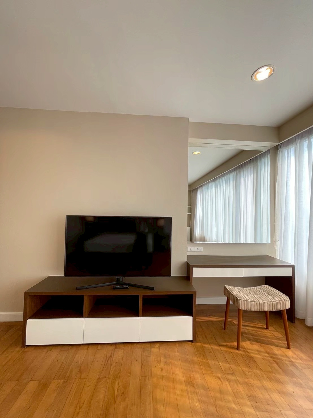 For RentCondoSukhumvit, Asoke, Thonglor : 3 bedrooms plus at Hampton Thonglor, Contact 062-496-6454