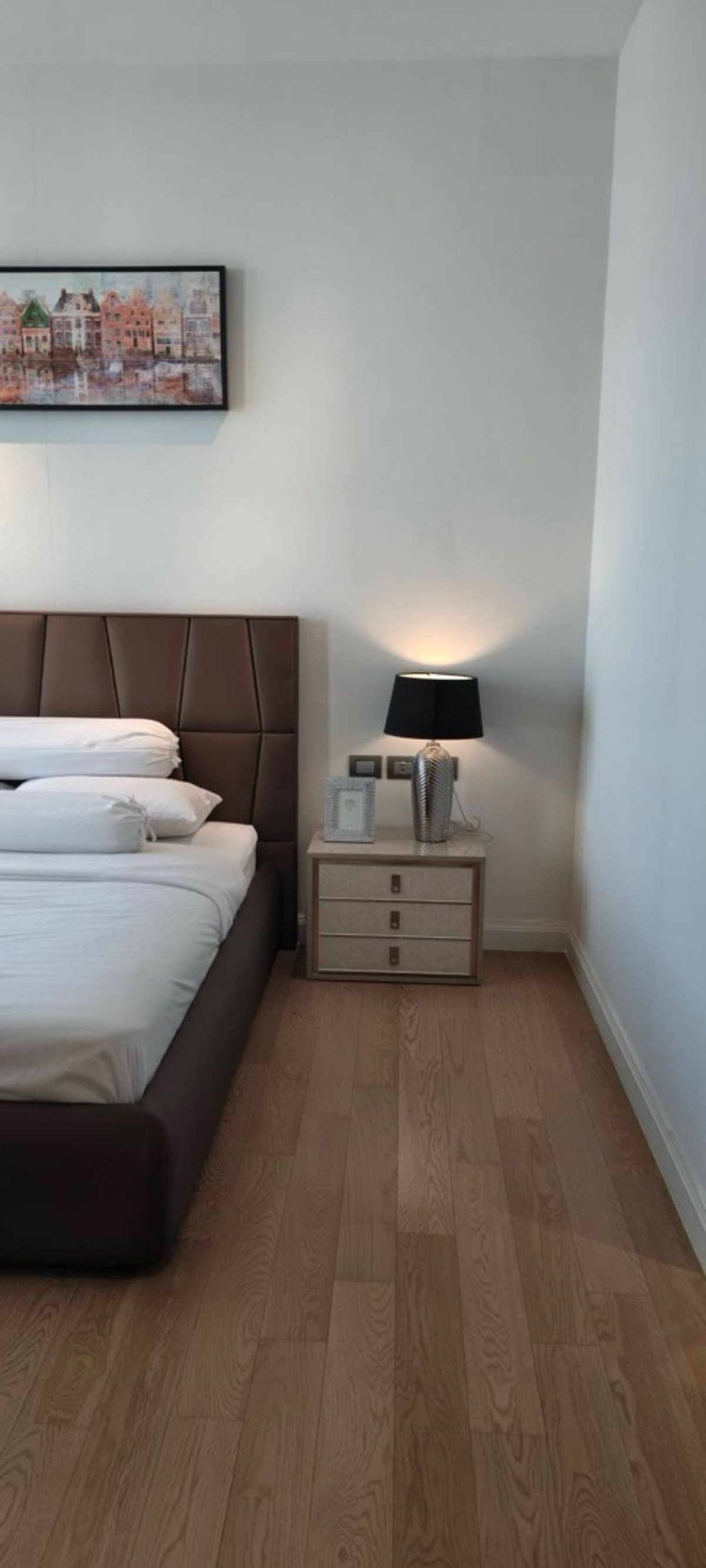 For RentCondoWongwianyai, Charoennakor : Luxury condo for rent, river view, Magnolias Waterfront Residences, floors 40-50, panoramic river view, size 95 sq m, 2 bedrooms, 2 bathrooms, price 135,000 baht.