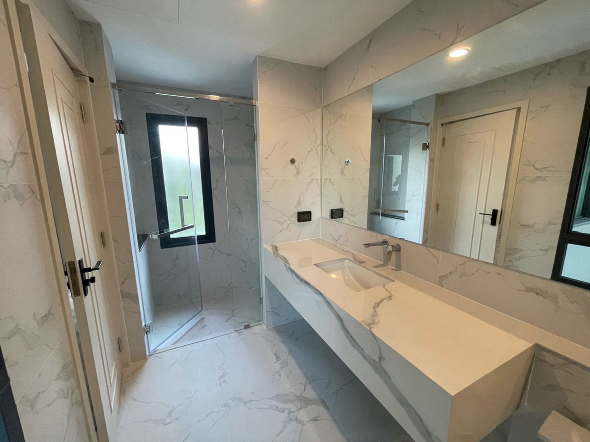 For RentTownhomeKasetsart, Ratchayothin : Single house for rent Baan Klang Muang Classe Ratchayothin (ClasseRatchayothin), new house, never lived in.