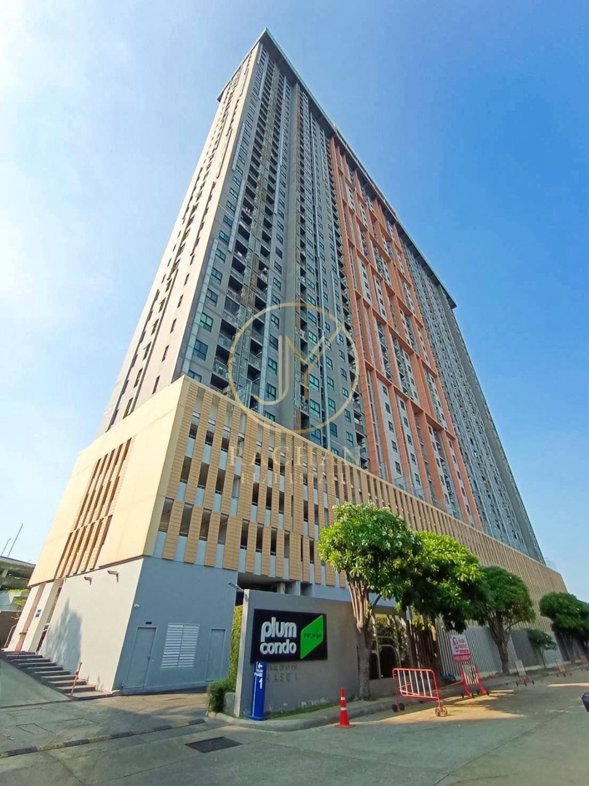 ขายคอนโดนนทบุรี บางใหญ่ บางบัวทอง : ขายด่วน คอนโด (ต่ำกว่าราคาประเมิน) พลัม คอนโด เซ็นทรัล สเตชั่น เฟส 1 สูง 38 ชั้น อยู่ชั้นที่ 29  แบบห้อง 1 Bedroom ขนาดเนื้อที่ 24.14 ตร.ม 1 ห้องนอน 1 ห้องน้ำ 1 ห้องครัว 1 ห้องรับแขก/นั่งเล่น 1 ที่จอดรถ แอร์ 1 เครื่อง ค่าส่วนกลาง 965 บาท/เดือน 