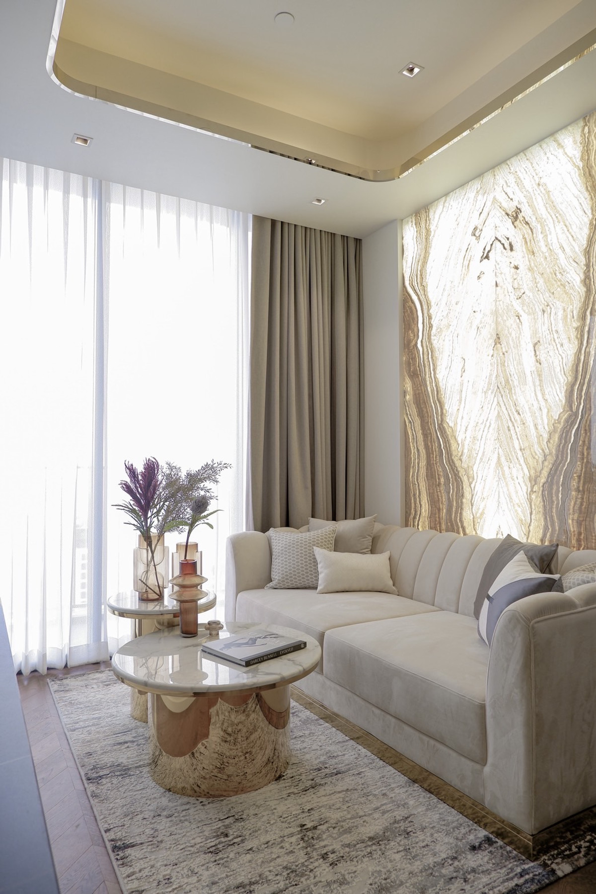 For RentCondoWitthayu, Chidlom, Langsuan, Ploenchit : 🔥🔥 FOR RENT !! 🔥🔥🔥 Condo 28 Chidlom 🛋️ Room decorated in modern style, beautiful and luxurious, complete with furniture and electrical appliances 🌞 East facing room View of Nai Lert Park, unblocked view 🩷👍👍👍