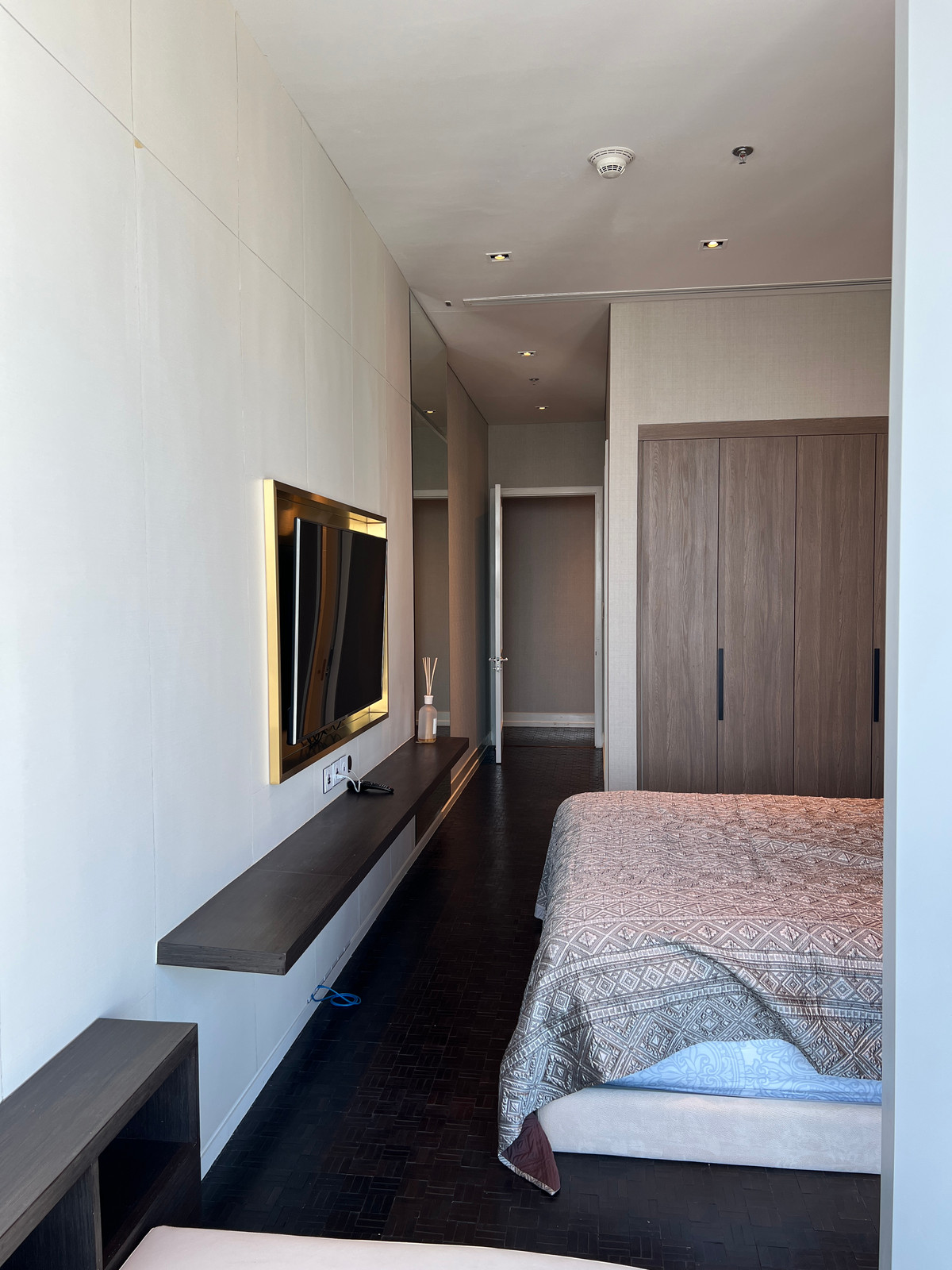 CondoSathorn, Narathiwat : 🏆✨ 4-Bedroom Penthouse at The Ritz-Carlton Residences Bangkok – 400,000 THB/month 🌆🔥