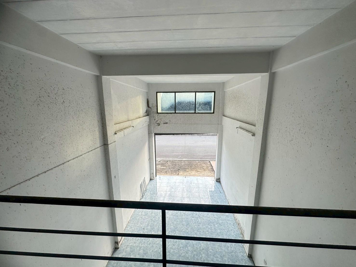 ขายทาวน์โฮมเชียงราย : อาคารพาณิชย์ 3 ชั้นครึ่ง ทำเลดี หน้า สนง.หอการค้า จังหวัดเชียงราย ใกล้ทางออกสถานีขนส่งผู้โดยสารแห่งที่ 2