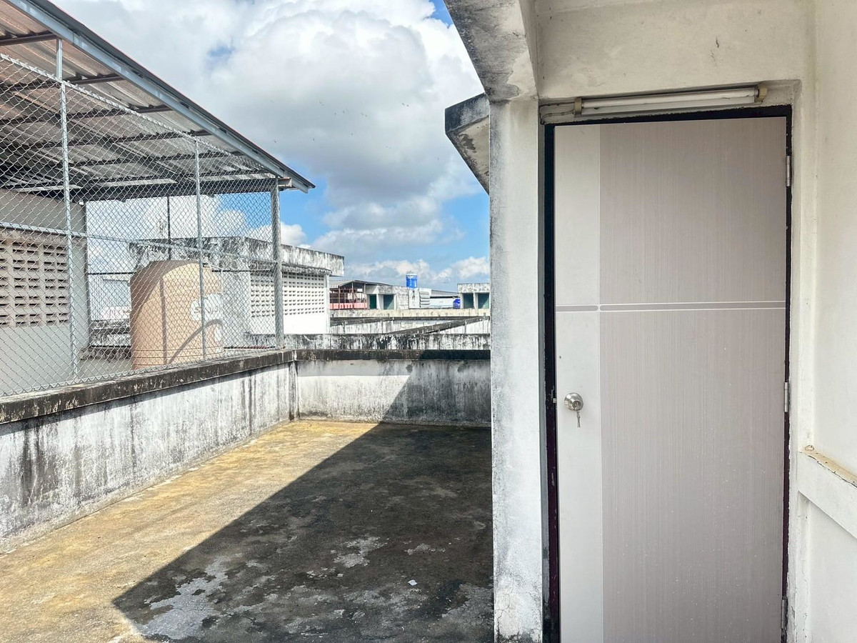 ขายทาวน์โฮมเชียงราย : อาคารพาณิชย์ 3 ชั้นครึ่ง ทำเลดี หน้า สนง.หอการค้า จังหวัดเชียงราย ใกล้ทางออกสถานีขนส่งผู้โดยสารแห่งที่ 2