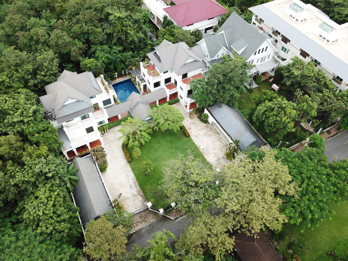 ให้เช่าบ้านนวมินทร์ รามอินทรา : ให้เช่า ที่ดิน200ตรว 3นอน3น้ำ พทใช้สอย600ตรม บ้านเดี่ยว 3 ชั้น  หมู่บ้านนวธานี เสรีไทย 59