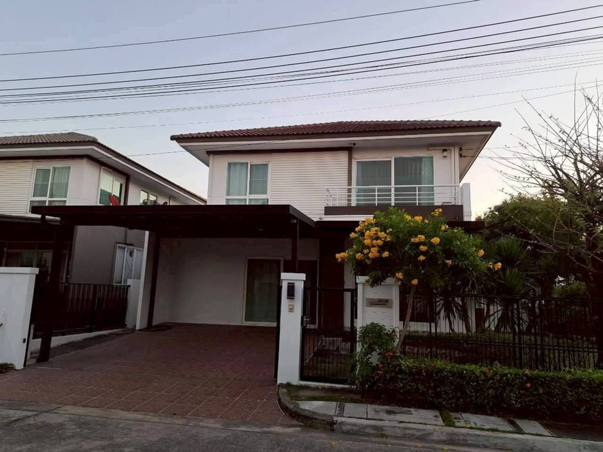 For RentHouseLadkrabang, Suwannaphum Airport : HR3138 for rent/sale Corner detached house, Manthana Wongwaen-On Nut 3, potential location near Mega Bangna & Suvarnabhumi is ready to move in immediately.