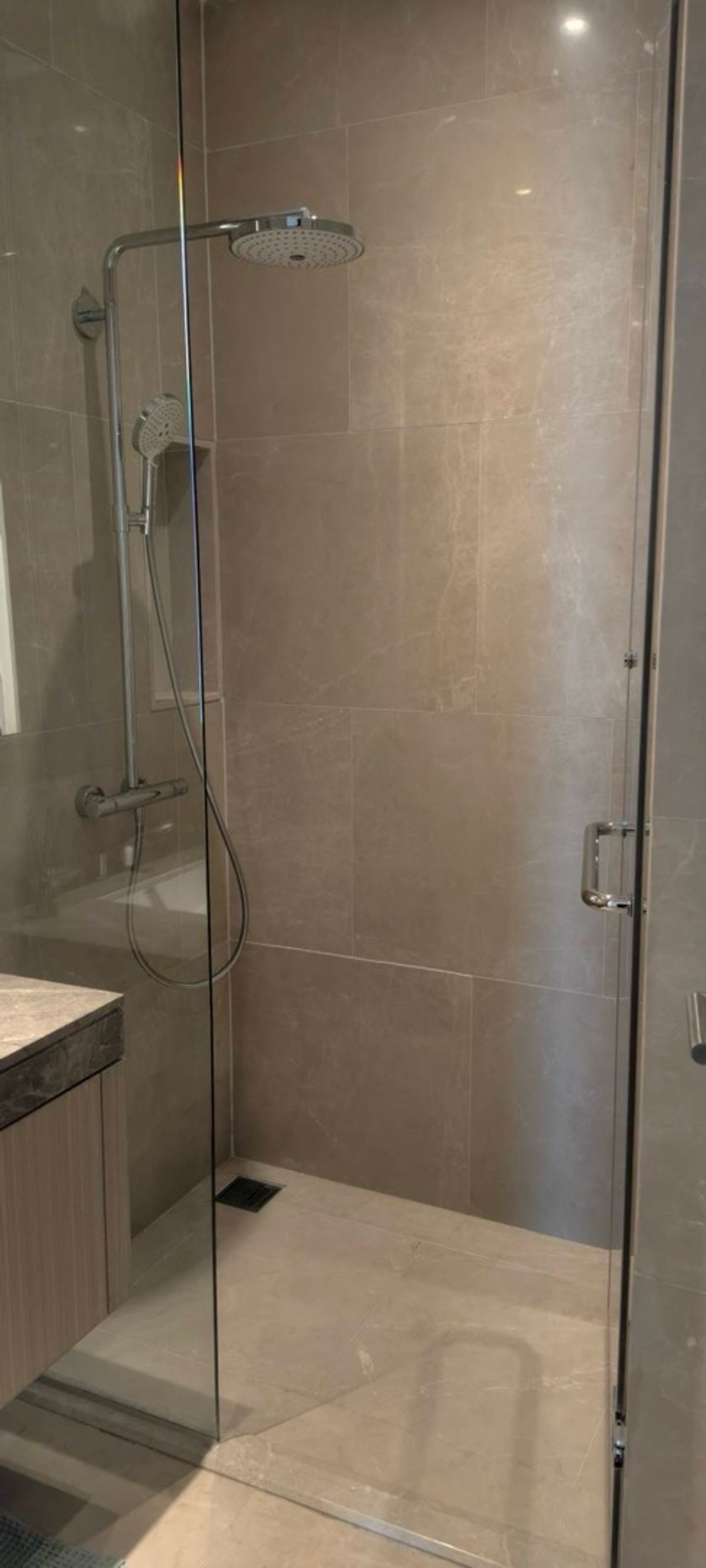 For RentCondoWongwianyai, Charoennakor : Luxury condo for rent, river view, Magnolias Waterfront Residences, floors 40-50, panoramic river view, size 95 sq m, 2 bedrooms, 2 bathrooms, price 135,000 baht.