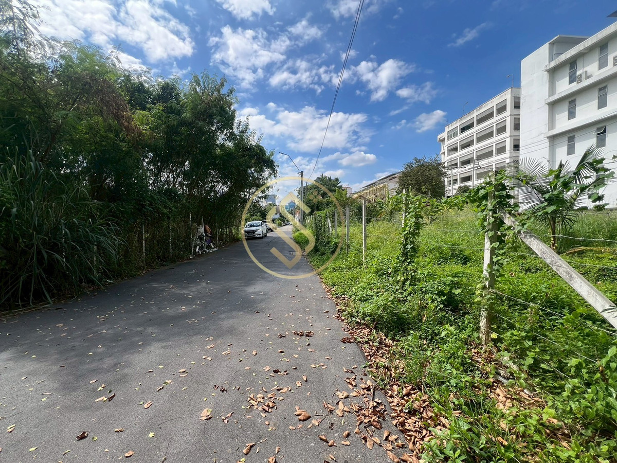 ให้เช่าที่ดินสะพานควาย จตุจักร : ให้เช่าที่ดินในซอยอาลาดิน พหลโยธิน30 ใกล้ บีทีเอสรัชโยธิน 198 ตารางวา 35,000 บาท