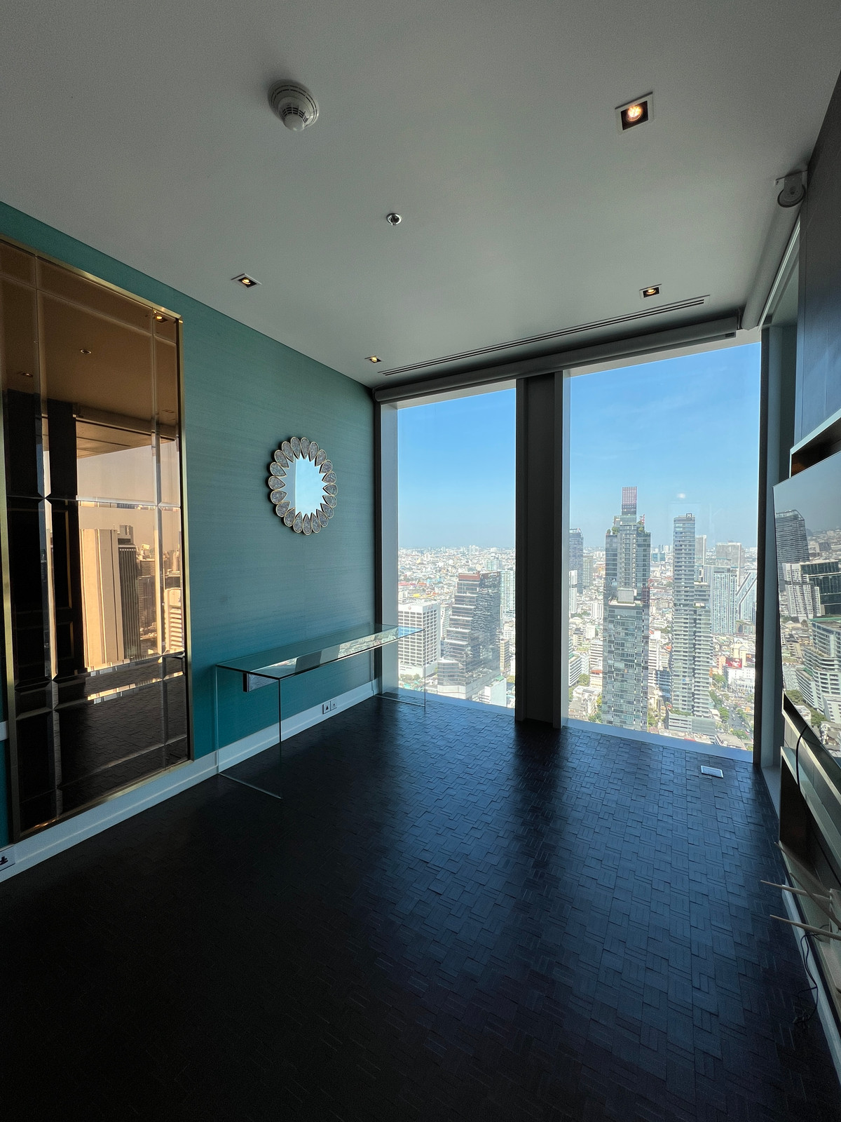 CondoSathorn, Narathiwat : 🏆✨ 4-Bedroom Penthouse at The Ritz-Carlton Residences Bangkok – 400,000 THB/month 🌆🔥