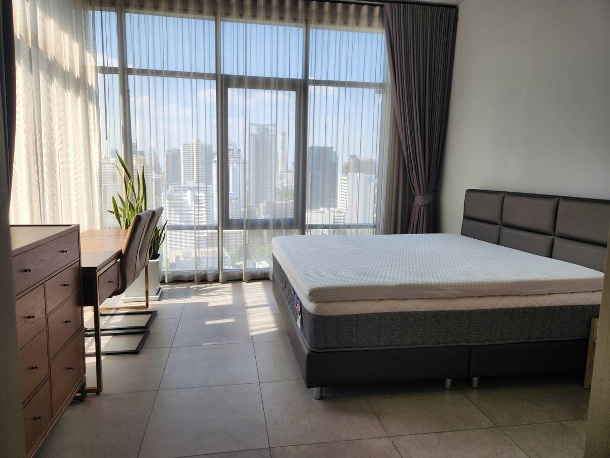 For RentCondoSukhumvit, Asoke, Thonglor : For rent The Loft Asoke, very beautiful room, very good price, high floor, unblocked city view!!