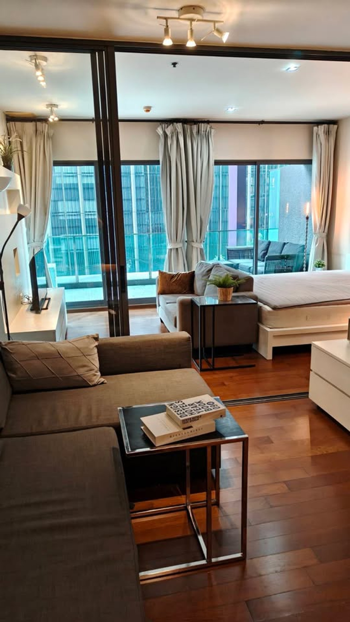 For RentCondoSukhumvit, Asoke, Thonglor : 🔥 Noble Remix | Direct BTS Thonglor Access | 1BR for Rent 