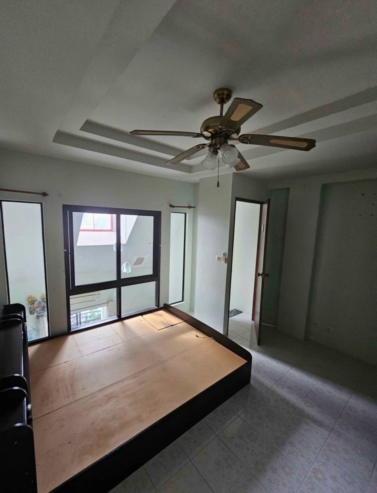 ขายคอนโดแจ้งวัฒนะ เมืองทอง : ขายคอนโด ฌ็องเซลิเซ่ แจ้งวัฒนะ ใกล้รถไฟฟ้าสายสีชมพู