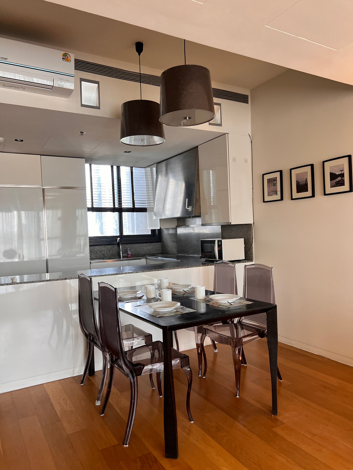 For SaleCondoSathorn, Narathiwat : ✨For sale with tenant, condo in Sathorn area at The Met, 2 bedrooms, fully furnished. There is a high floor balcony with a beautiful view. Near Lumpini Park, near BTS Chong Nonsi, MRT Lumpini, suitable for investors.