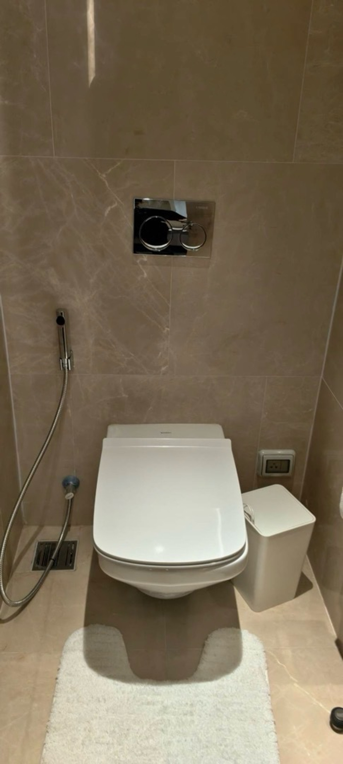 For RentCondoWongwianyai, Charoennakor : Luxury condo for rent, river view, Magnolias Waterfront Residences, floors 40-50, panoramic river view, size 95 sq m, 2 bedrooms, 2 bathrooms, price 135,000 baht.