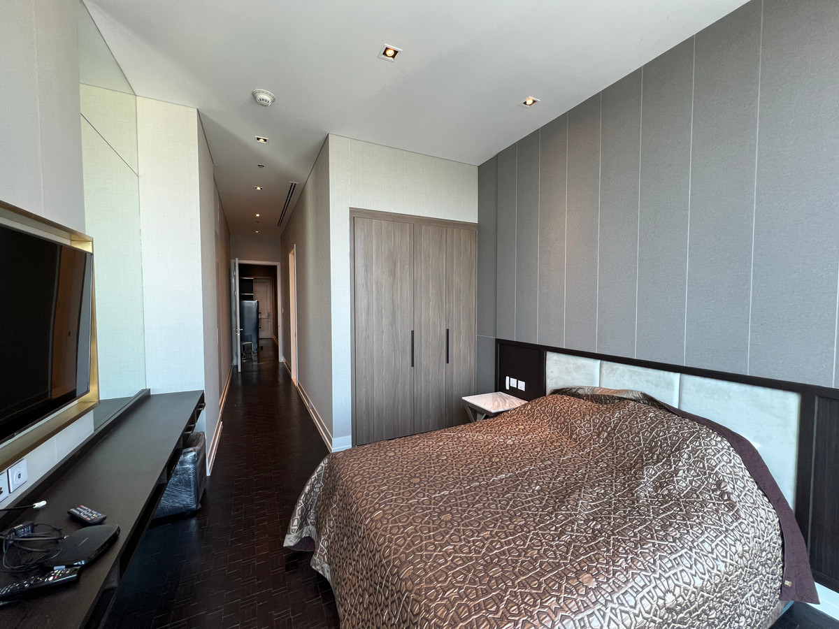 CondoSathorn, Narathiwat : 🏆✨ 4-Bedroom Penthouse at The Ritz-Carlton Residences Bangkok – 400,000 THB/month 🌆🔥