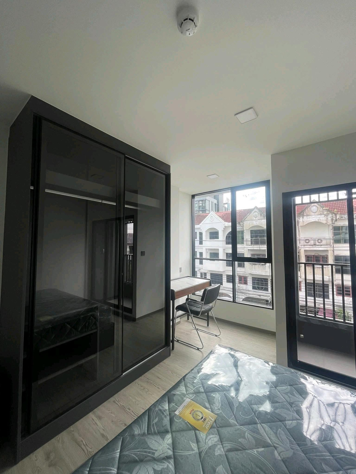 For RentCondoRatchadapisek, Huaikwang, Suttisan : 📍 Next to Ratchada Road | There is an MRT shuttle 🔥 Complete in one place! Comfortable living, good location, beautiful central area with more than 10 functions.