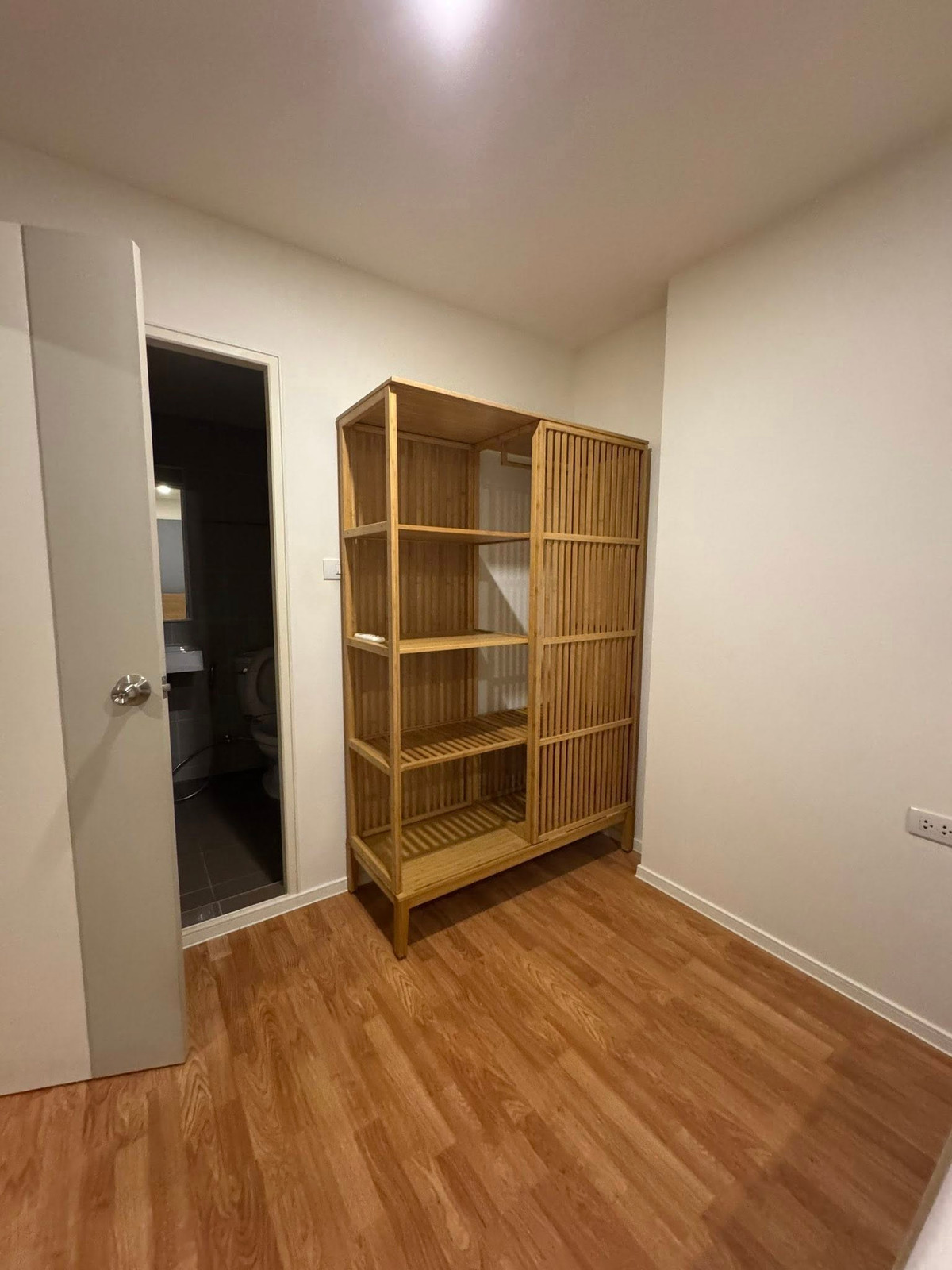 For RentCondoPattanakan, Srinakarin : 🔥 For rent Lumpini Ville Phatthanakan-Srinakarin 🔥 📍 Near Airport Link Hua Mak 🚆 Convenient travel