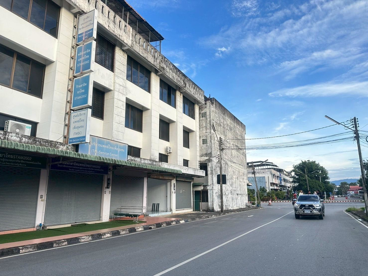 ขายทาวน์โฮมเชียงราย : อาคารพาณิชย์ 3 ชั้นครึ่ง ทำเลดี หน้า สนง.หอการค้า จังหวัดเชียงราย ใกล้ทางออกสถานีขนส่งผู้โดยสารแห่งที่ 2