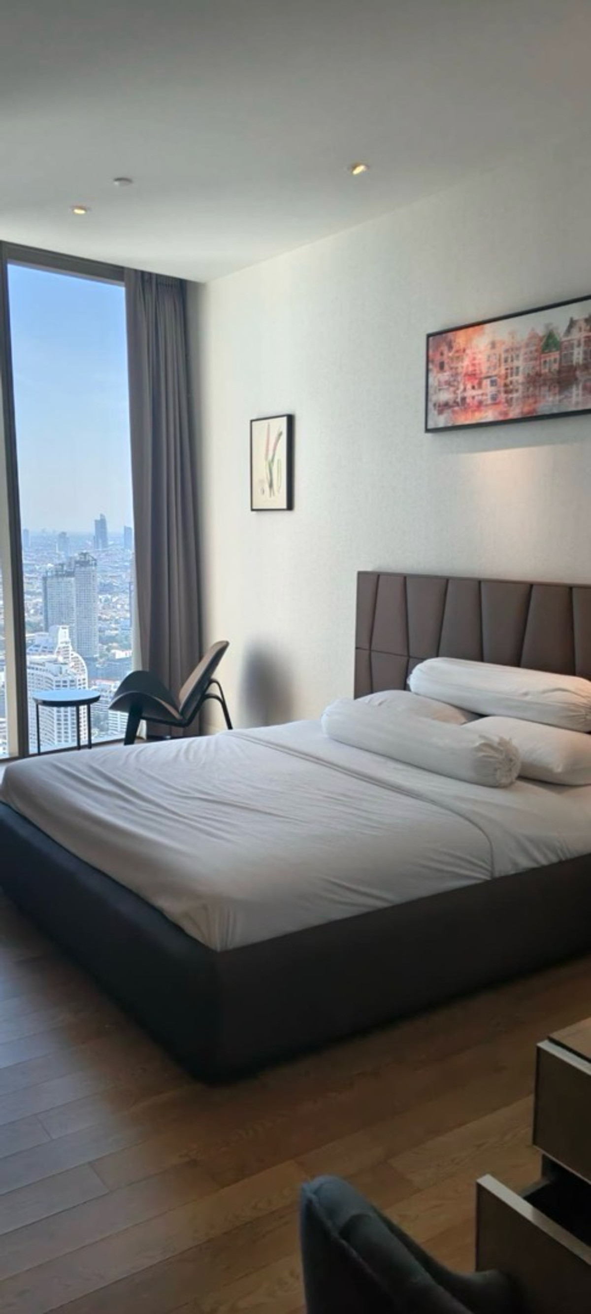 For RentCondoWongwianyai, Charoennakor : Luxury condo for rent, river view, Magnolias Waterfront Residences, floors 40-50, panoramic river view, size 95 sq m, 2 bedrooms, 2 bathrooms, price 135,000 baht.