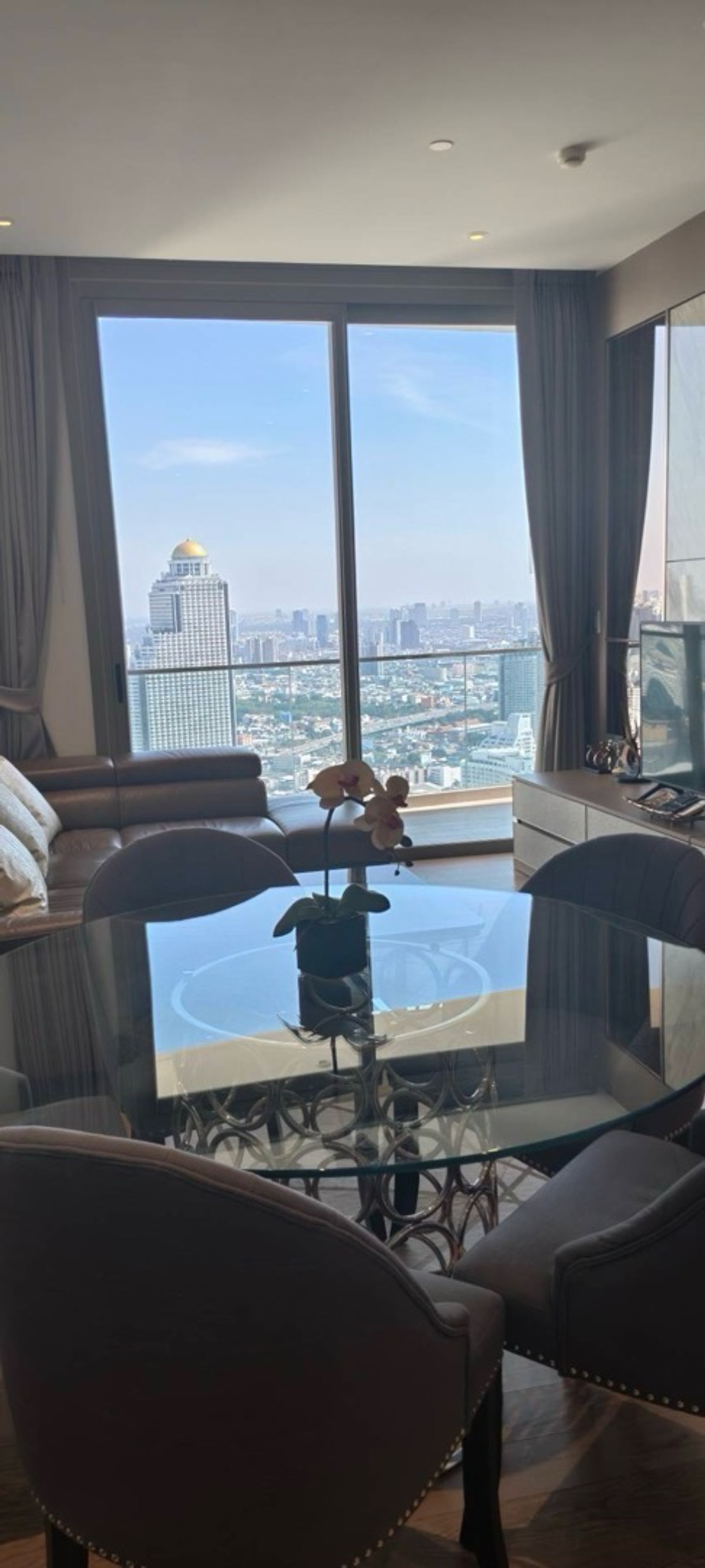 For RentCondoWongwianyai, Charoennakor : Luxury condo for rent, river view, Magnolias Waterfront Residences, floors 40-50, panoramic river view, size 95 sq m, 2 bedrooms, 2 bathrooms, price 135,000 baht.
