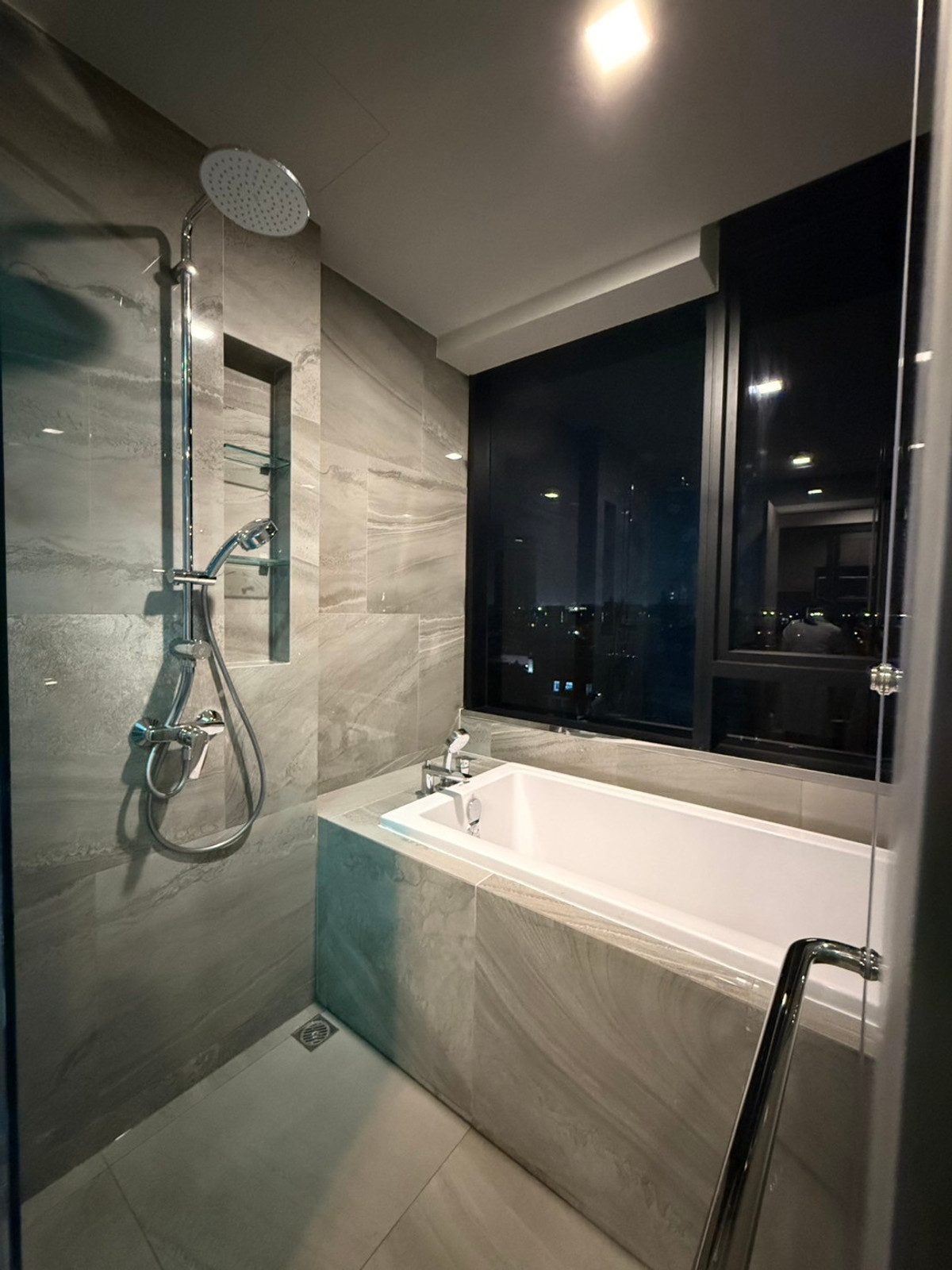 ให้เช่าคอนโดสุขุมวิท อโศก ทองหล่อ : 🔥ให้เช่าด่วน 🔥Ideo Q Sukhumvit 36 ห้องสภาพใหม่ใจกลางทองหล่อ  วิวโล่ง มีอ่างแช่น้ำ เฟอร์นิเจอร์ครบ พร้อมเข้าอยู่ ❗