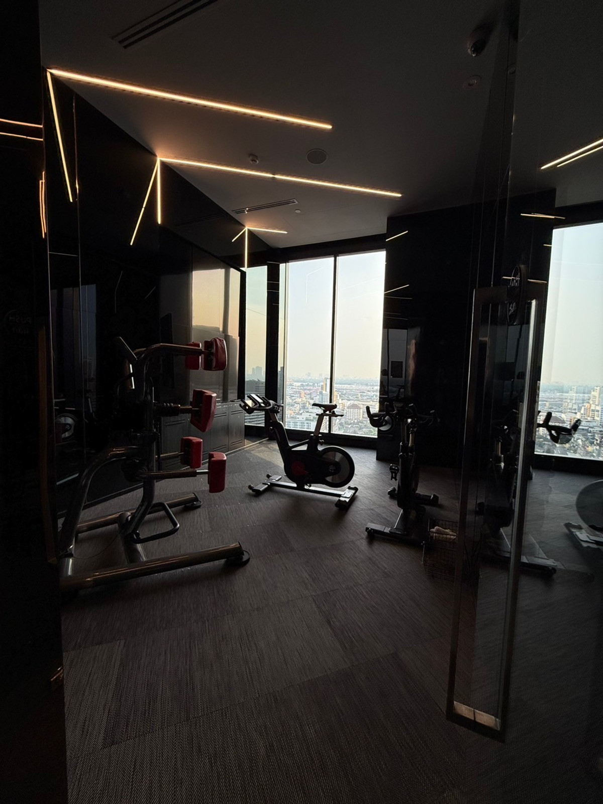 ให้เช่าคอนโดสุขุมวิท อโศก ทองหล่อ : 🔥ให้เช่าด่วน 🔥Ideo Q Sukhumvit 36 ห้องสภาพใหม่ใจกลางทองหล่อ  วิวโล่ง มีอ่างแช่น้ำ เฟอร์นิเจอร์ครบ พร้อมเข้าอยู่ ❗