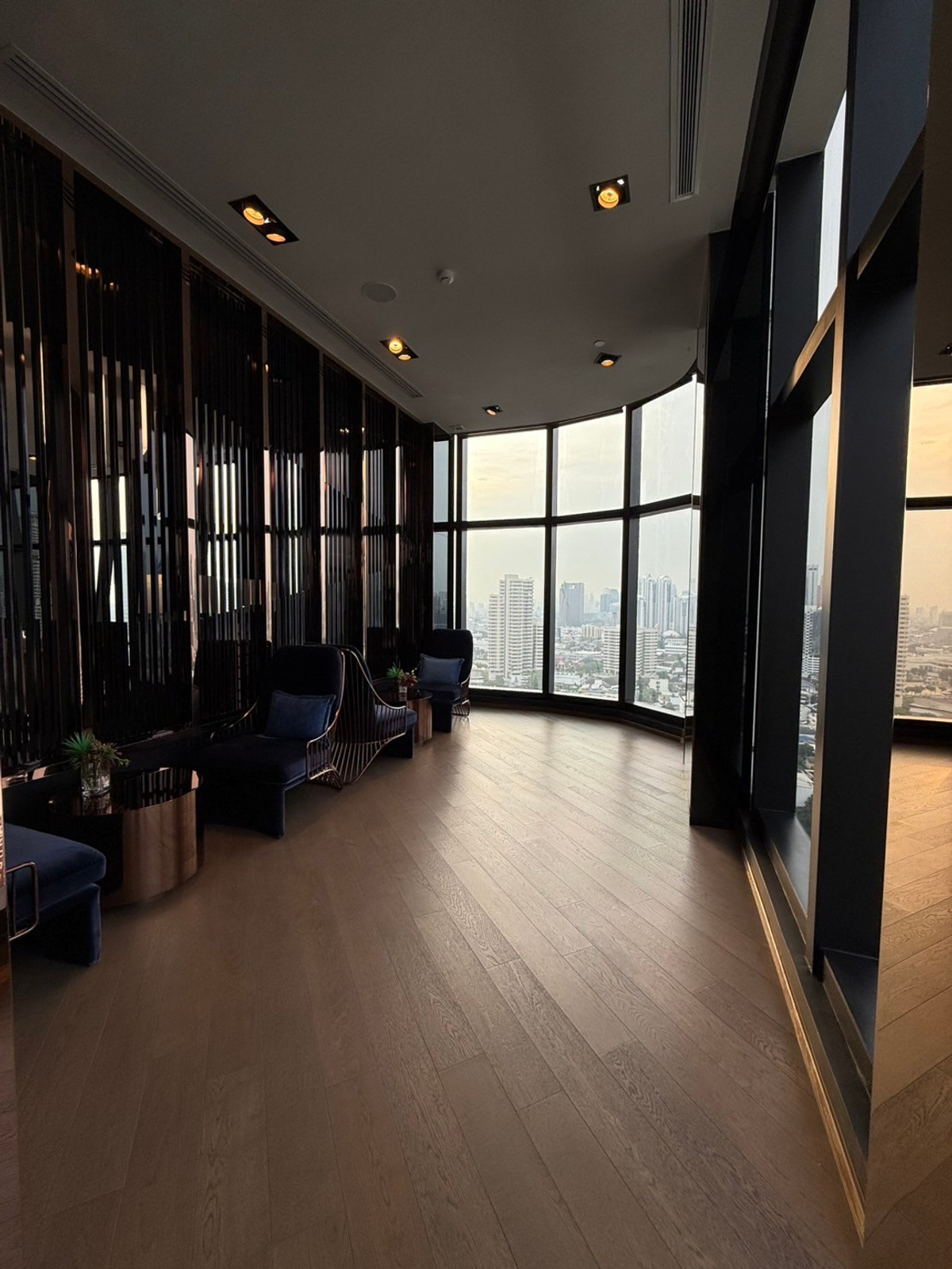 ให้เช่าคอนโดสุขุมวิท อโศก ทองหล่อ : 🔥ให้เช่าด่วน 🔥Ideo Q Sukhumvit 36 ห้องสภาพใหม่ใจกลางทองหล่อ  วิวโล่ง มีอ่างแช่น้ำ เฟอร์นิเจอร์ครบ พร้อมเข้าอยู่ ❗