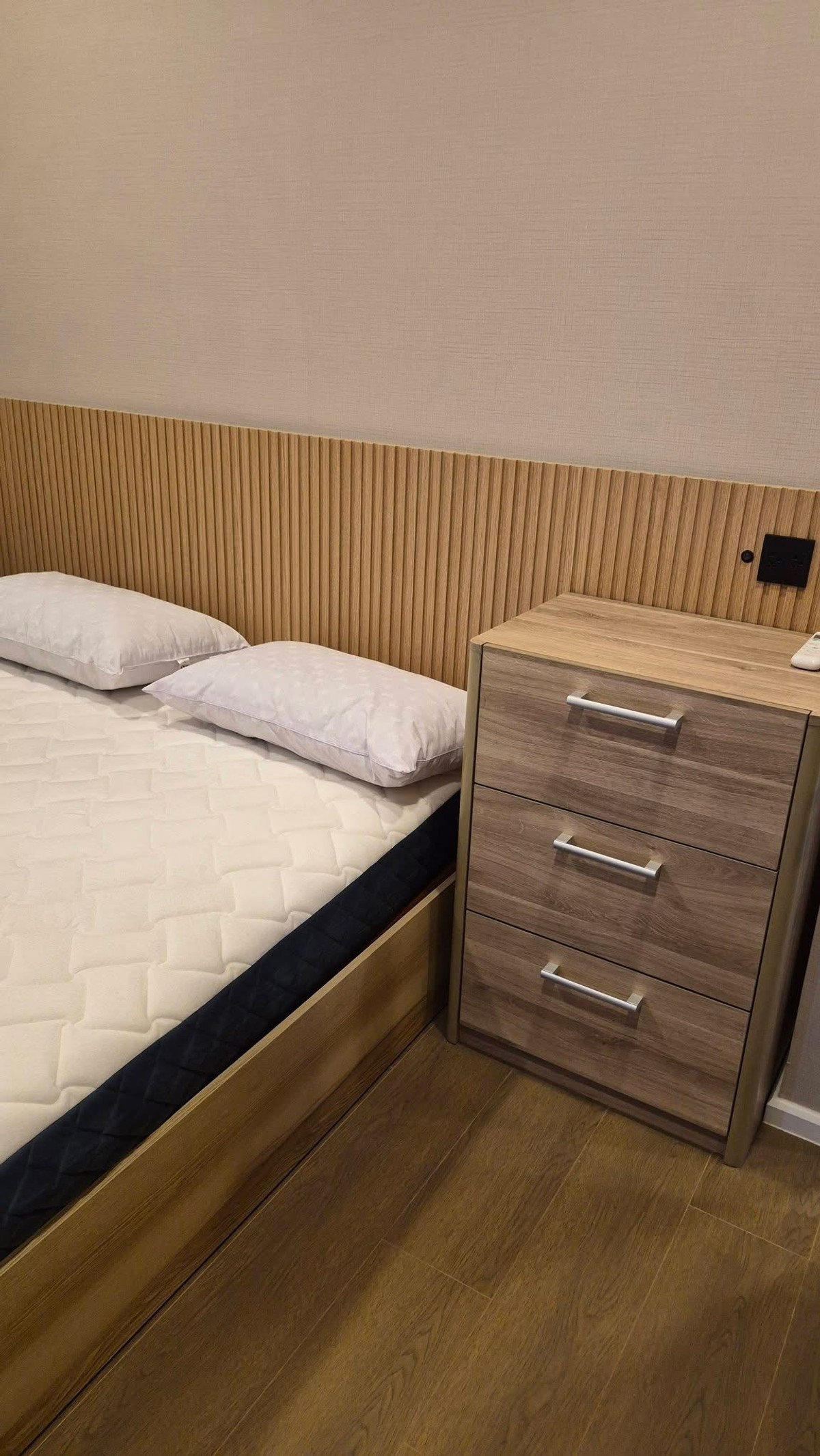 For RentCondoSiam Paragon ,Chulalongkorn,Samyan : ⚡️Hot Price⚡️Cooper siam, luxury project, walk to Banthat Thong 🔥 🔥2 bedrooms, 1 bathroom, 50 sq m, beautiful view, near Chula Siam Banthat Thong, rental price 39,000 💫 Agent company takes care of you throughout the contract.  There are nearby projects an