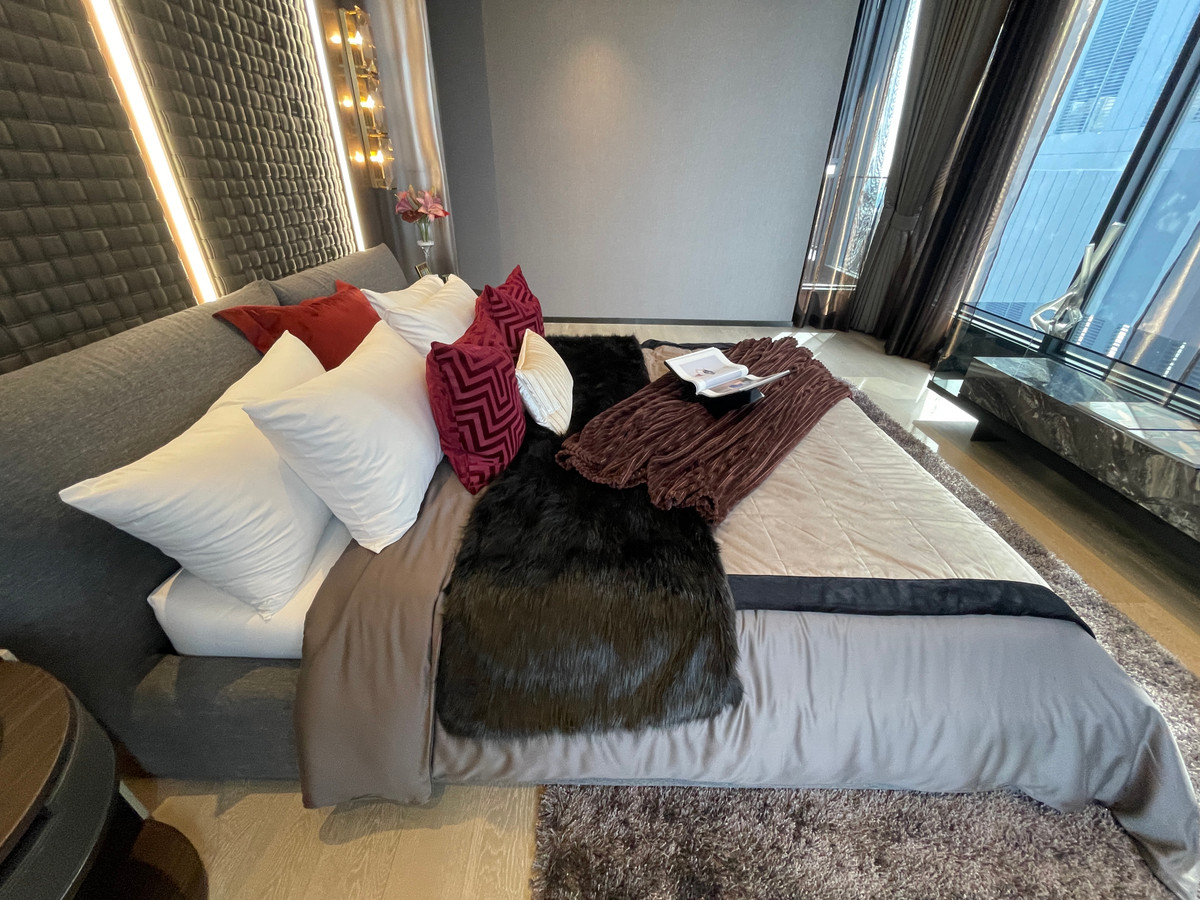 For SaleCondoSukhumvit, Asoke, Thonglor : Condo for sale, best price! Hyde Heritage Thonglor, 36th floor, beautiful view, north, panoramic city view, 3 bedrooms, fully furnished, ready to move in, usable area 136 sq m. Super Luxury Condo, next to Sukhumvit, near BTS Thonglor.