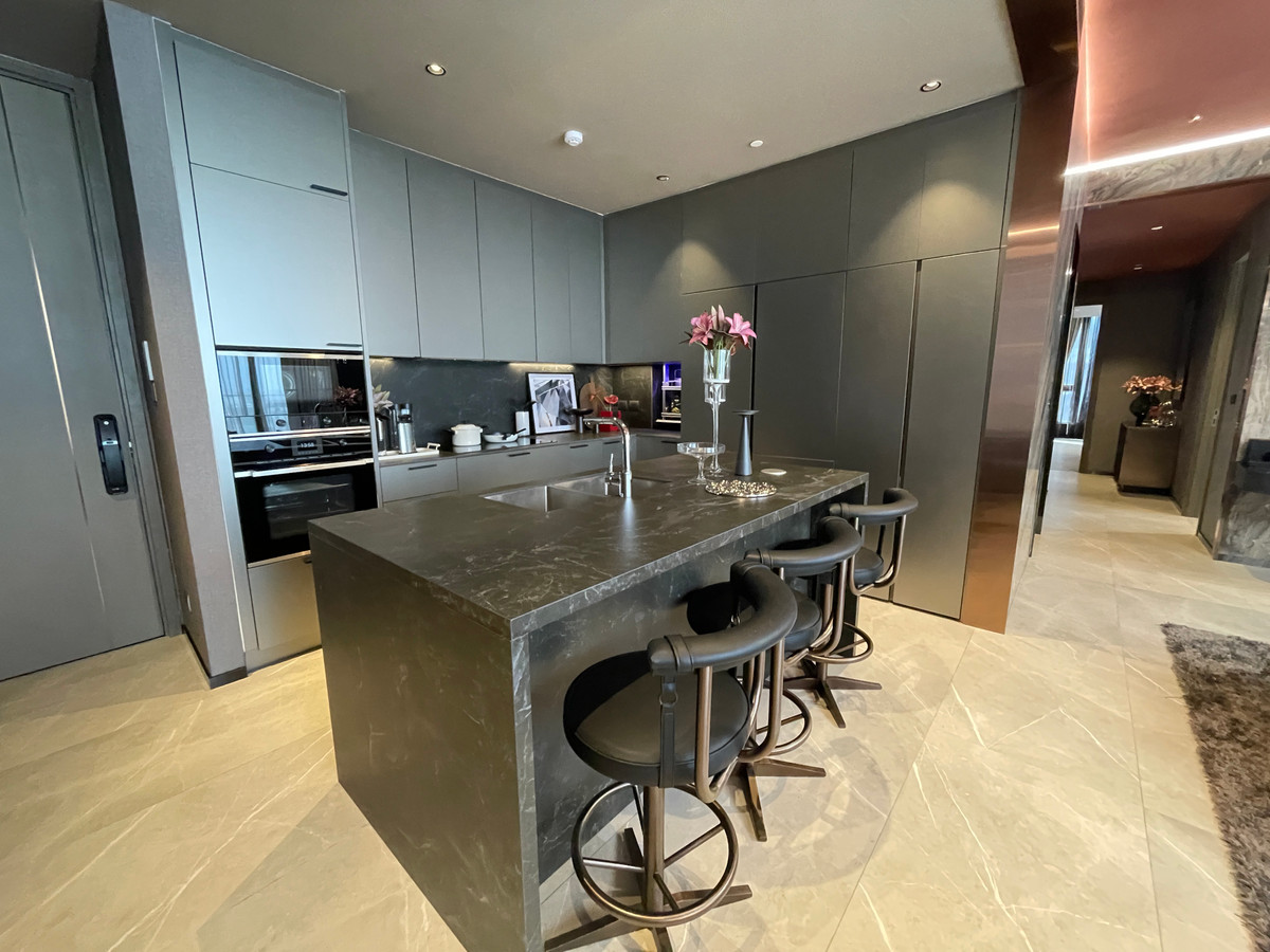 For SaleCondoSukhumvit, Asoke, Thonglor : Condo for sale, best price! Hyde Heritage Thonglor, 36th floor, beautiful view, north, panoramic city view, 3 bedrooms, fully furnished, ready to move in, usable area 136 sq m. Super Luxury Condo, next to Sukhumvit, near BTS Thonglor.