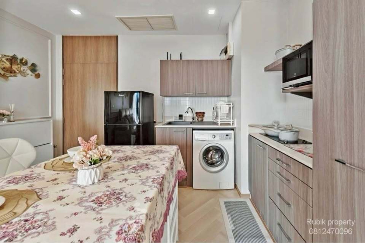 For RentCondoSukhumvit, Asoke, Thonglor : 🏙️ For rent Noble Reveal Ekkamai 📍 Only 200 meters from BTS Ekkamai RB487 ✨ Renovated the entire room, Modern Luxury style, fully built-in, ready to move in.