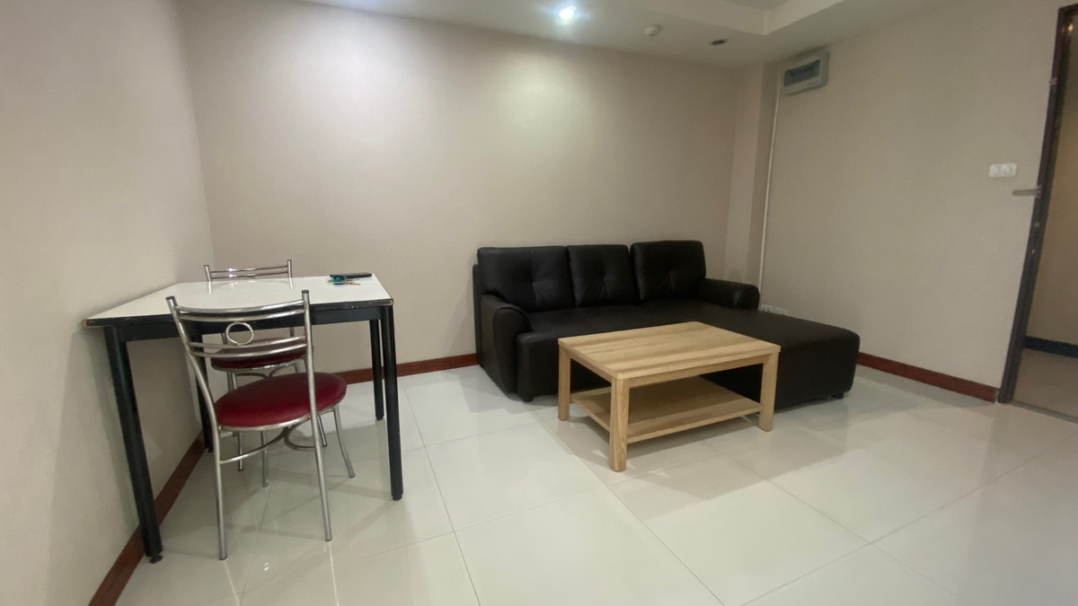 ให้เช่าคอนโดอ่อนนุช อุดมสุข : คอนโดชั้นล่าง 1 ห้องนอน 1 ห้องน้ำ ขนาด 36 ตารางเมตร ที่ Zenith Place @ Sukhumvit 71 ให้เช่า ราคา 11,000 บาทต่อเดือน สถานีรถไฟฟ้า BTS พระโขนง