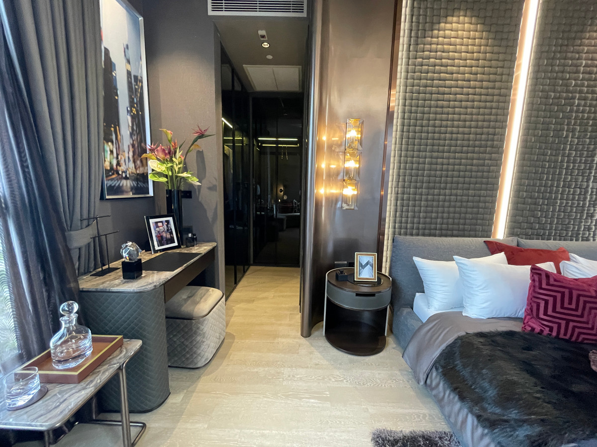 For SaleCondoSukhumvit, Asoke, Thonglor : Condo for sale, best price! Hyde Heritage Thonglor, 36th floor, beautiful view, north, panoramic city view, 3 bedrooms, fully furnished, ready to move in, usable area 136 sq m. Super Luxury Condo, next to Sukhumvit, near BTS Thonglor.