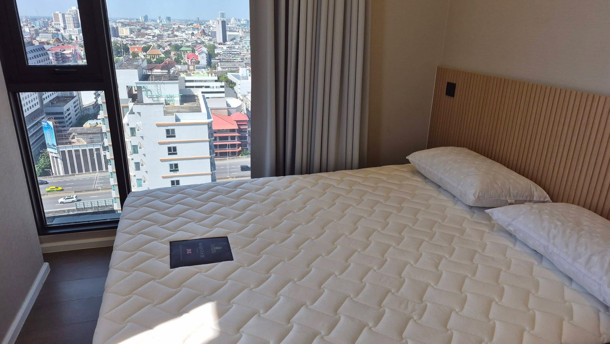 For RentCondoSiam Paragon ,Chulalongkorn,Samyan : ⚡️Hot Price⚡️Cooper siam, luxury project, walk to Banthat Thong 🔥 🔥2 bedrooms, 1 bathroom, 50 sq m, beautiful view, near Chula Siam Banthat Thong, rental price 39,000 💫 Agent company takes care of you throughout the contract.  There are nearby projects an