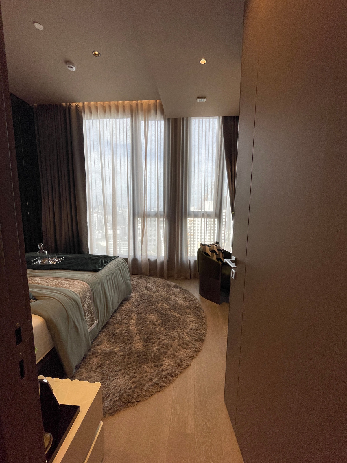 For SaleCondoSukhumvit, Asoke, Thonglor : Condo for sale, best price! Hyde Heritage Thonglor, 36th floor, beautiful view, north, panoramic city view, 3 bedrooms, fully furnished, ready to move in, usable area 136 sq m. Super Luxury Condo, next to Sukhumvit, near BTS Thonglor.