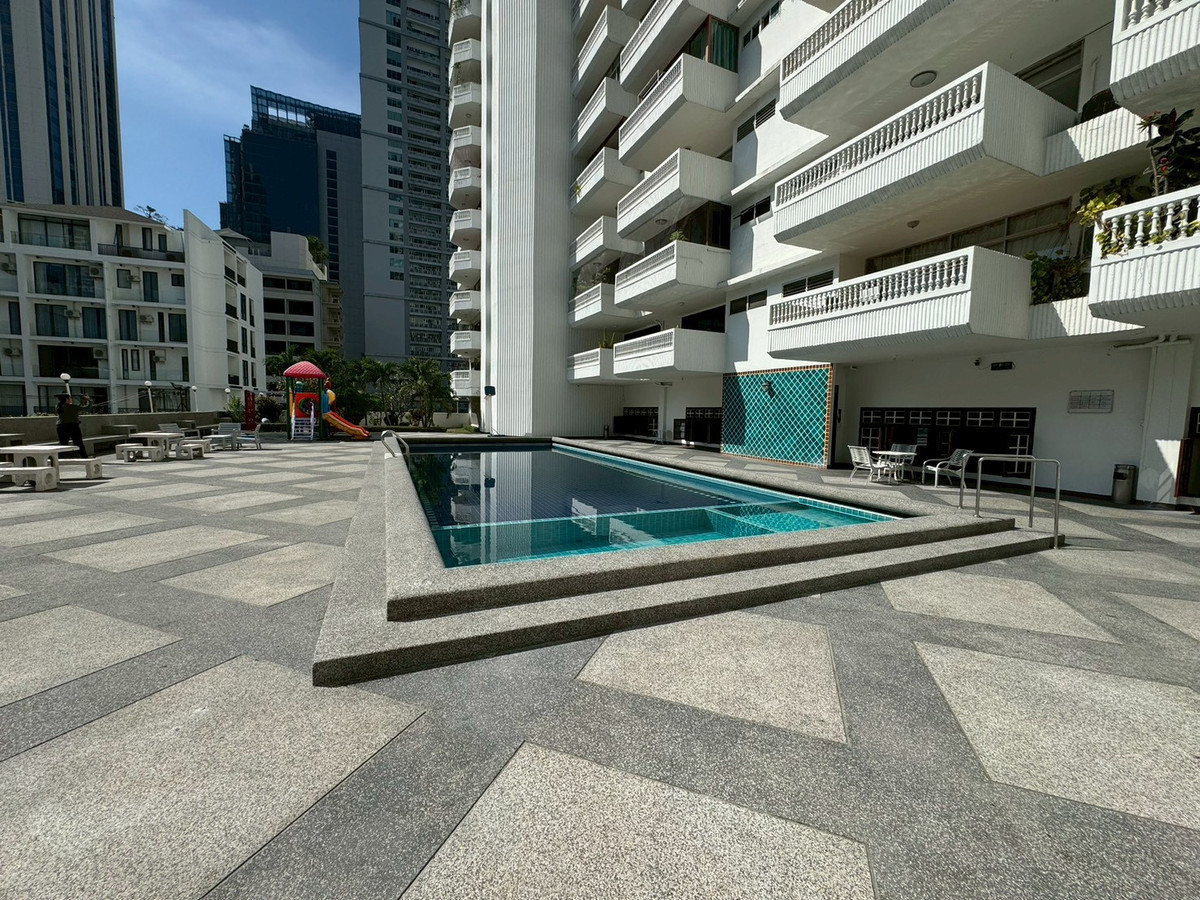 For RentCondoSukhumvit, Asoke, Thonglor : 📢 💥Special Price 💥 Newly Renovated Condo with large balcony and Beautiful  View, Walk to BTS Asoke ** NO CO-AGENT ** 