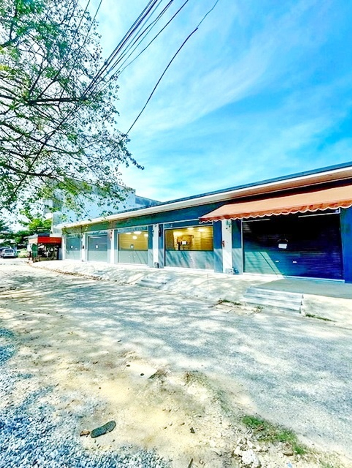 For RentShop HouseChachoengsao : Chachoengsao Municipality 400 m. Single-story shophouse for rent 50 sq.m. 13 sq.wa. 9,999 B-M. Chach