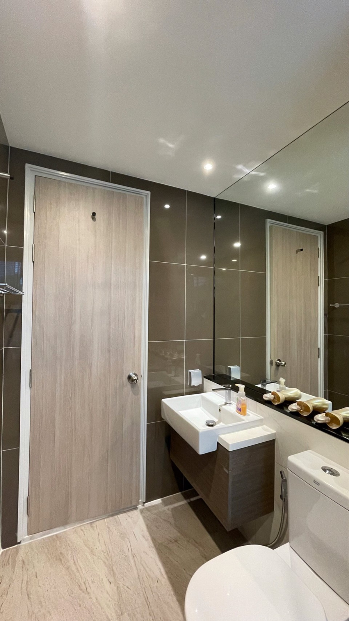 For RentCondoOnnut, Udomsuk : Sign Condo Sukhumvit 50, beautiful corner room, fully furnished, ready to move in. There is a shuttle to BTS.