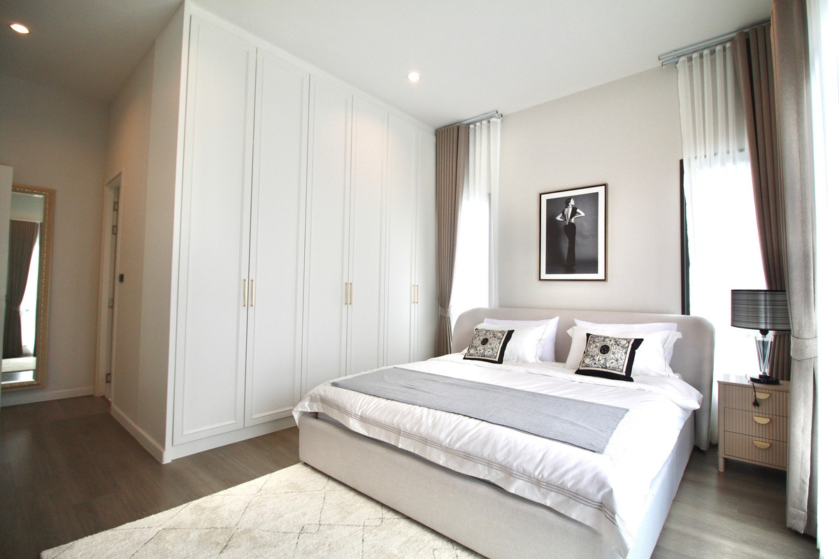 HouseBangna, Bearing, Lasalle : Setthasiri Bangna Km.10 Corner Plot Luxury Home Next to Clubhouse Please call: 082-894-4624